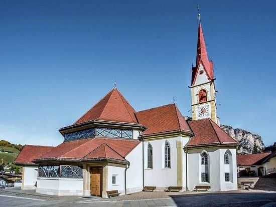 la Chiesa Parrocchiale di Santa Maria Assunta con Cimitero